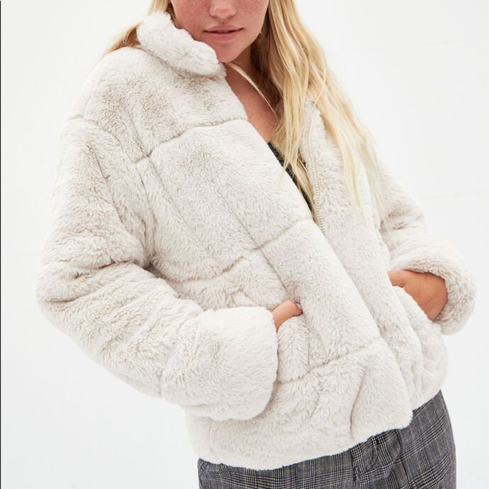Kendall & Kylie 
Cozy Faux Fur Puffer Jacket